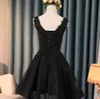 Elegante schwarze Cocktailkleider 2021 Tüll Applikationen ärmellose Perlenabschlusskleider Pailletten kurzes Abschlussball Homecoming Kleid5022290