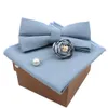 Einfarbig Super Weiches Wildleder Männer Baumwolle Fliege Taschentuch Brosche Set Bowtie Bowknot Rosa Blau Schmetterling Hochzeit Neuheit Geschenk