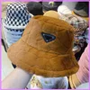 Nowa ulica Fahion wiadro kapelusz kobiety męskie projektant czapki kapelusze męskie wełna zima baseball czapka dopasowana na zewnątrz Casquette D2111126F