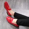 2021 Личность Заклепка Кисточкой Кожаные Обувь Мужской Мода Яркие Формальные Обувь Машина Бизнес Свадьба Оксфорды Обувь Мокасины
