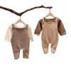 Höstfödd Baby Girl Boy Kläder Romper Ärmlös Solid Jumpsuit Cross Back Straps Oavsett Casual Outfits 211011