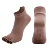 Sommar Andningsbara Peep Toe Socks Silicone Dots Antiskid Yoga Pilates Övning Atletisk Ankel Sox Kvinnor Flickor Hem Golv Gym Dans Grip Sock