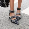 Klänning skor kvinna pekade tå bälte spänne stilettos metall häl ankel sandaler sommar skär ut romersk retro svart vit plus storlek m07