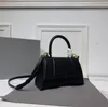 Sac à bandoulière décontracté pour femmes sacs à main sacs en sablier matériel de mode en cuir véritable demi-mois portefeuille femmes pochette à monnaie sac à main uni 04