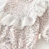 Frühlings-Bodys im koreanischen Stil mit niedlichen floralen Spitzen für Babys von 0–2 Jahren, kleine Prinzessin, langärmelige Kleidung aus Baumwolle mit Mütze 210508