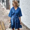 Diiwii Femmes Demi Manches Denim Robes Simple Boutonnage Bow Sash Slim Casual Robe Femmes Split Automne Midi Robes Tendance de la mode X0521