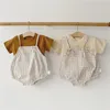Sommar baby kläder födda pojkar solid tee och plaid bodysuits med hatt spädbarn flicka kläder sätter 210429