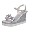 2021 Kvinna Mode Blomma Öppna Toe Sandaler Klänning Silver Kvinnor Rhinestone Wedges Platform Party Skor Kvinna Y0721