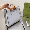 Diana Bamboo Shopping Handväska Klassisk fyrkantig crossbody tygväskor Damkvalitet Axel Mssenger Ryggpaket Brev Flera färger lång stjärna Hög kvalitet