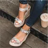 Kvinnors Sandaler Sommar Nya Kvinnors Storlek Spot Wedge Spänne Bälte European American Open Toe High Heel Shoes Y0714