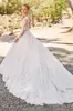A-Line Lace Bröllopsklänningar Långärmade Sheer Bateau Neck Appliques Vit Tulle Sweep Train Trädgård Bröllopklänningar
