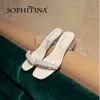 Sophitina zomer vrouwen schoenen zoete stijlvolle vreemde hak dressing vierkante teen Comfortabele PVC parel moderne sandalen fo359 210513