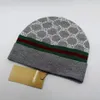 Högkvalitativa designers beanie lyxys män stickning vinter hatt mode utomhus varma ull hattar resor nödvändiga mössa designer par cap grossist rabatt trevligt