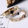 Vintage Round Black & Hollow Spring Clasp Bangle Bracelets Roman Numerals Design Stainless Steel Bangles for Women Men Jewelry Q0719