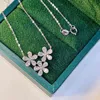 Aazuo Oro bianco puro 18k Diamanti veri Ciondolo fiori con collana a catena Regalo per le donne Festa di fidanzamento Matrimonio Au750