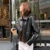 ショートブラウンレザージャケットの女性長袖ドロップショルダープラスサイズの女性春のシャツ211007のための革のジャケット