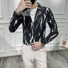 Hommes chemises décontractées coréen col en v 2021 automne à manches longues mince Chemise rayée jeune Social Streetwear discothèque Chemise Homme