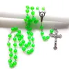 Collana Rsary verde luminoso Collana lunga con croce di Gesù Gioielli cattolici per uomo donna