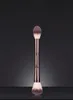 Best Hourglass Ambient Lighting Edit Кисть для макияжа Двухсторонняя многофункциональная бронзатор для лица Blush Powder Косметические кисти