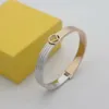 Europa América moda marca joyería dama mujeres acero inoxidable hueco fuera carta grabada 18k oro doble color brazalete brazalete