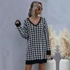 Robes décontractées Houndstooth Jumper Pull Robe Femmes Automne Hiver Mode Pulls tricotés Moyen Long Sexy Col V 2022 sans ceinture