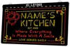 LX1065 Leuchtschild „Your Names Kitchen Where Everything Is Made With A Smile Love Served Daily“, zweifarbige 3D-Gravur