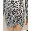 Длинные рукава V шеи леопард печатают сексуальное bodycon мини платье весна женщин ins мода асимметричная партия платья уличная одежда 210520