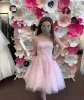 Розовые короткие платья выпускного вечера 2022 без бретелек кружева аппликация туль над коленей длина оборками плиссирует вечернее партия платье формальный случай носить Vestidos