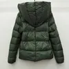 Winterjacke Frauen Ultra Light 90% Weiße Entendaunen Mit Kapuze Warme Langarm Weibliche Kurze Parka Armee Grün 210913