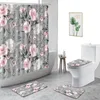 Cortinas de ducha Flores blancas rosadas Tela gris Impresión Baño Juego de 4 piezas Alfombra de baño antideslizante Cubierta de inodoro Alfombra de pantalla de bañera