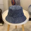 バケツの帽子の帽子女性帽子の贅沢なデザイナーStingy Brim Hats Summer Essentials Boysや女の子のための高級者の手紙プリントスーツ