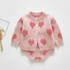 Mönster Baby Jumpsuit Girl Spring and Autumn Sweater Love Print Jacket + Två Piece Suit 210816