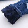 2020 Vinter Nya Baby Boys Jeans Casual Plus Velvet tjockna varma denimbyxor för pojke 2-7 år Toddler Kids Loose Denim Trousers G1220