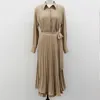 Moda Elegancka Sukienka Dla Kobiet Z Długim Rękawem V Neck Vintage Zima ES Solidna plisowana Khaki Robe Femme 12794 210508