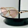 Lunettes de soleil Frame métallique Cat Eye Femmes avec des charmes en forme de coeur Fashion Style Lady Eyewear248c