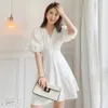 Witte Franse bubble mouw jurk zomer korte v-hals hoge taille pocket mini sexy jurken casual vrouwelijke vestidos 210608