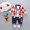 Vår och höst baby toddler pojkar kläder 3-bit leende ansikte tee plaid coat pants sätter 210528