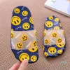 Vrouwen mannen indoor schoenen mode man lederen slippers dames kinderen slipper zwart blauw geel anti slip zomer cartoon kinderen flip flops voor