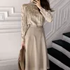 Primavera Casual Dois Peças Definir Mulheres Elegant Turtleneck Camisa de Veludo de Manga Longa + Feminino Champanhe Gold Satin Skirt Terno 210520