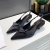 Marca de sandálias pontiagudas designer de luxo feminino salto alto boca rasa couro envernizado sapatos rasos sandália triângulo invertido moda sapato social