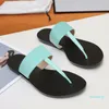 2021 Hommes Pantoufles de plage Mode d'été Femmes Tongs 100% Cuir Lady Pantoufles Métal Femmes Chaussures Pantoufles plates Grande taille 35-45