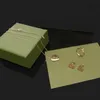 Europa amerika mode sieraden sets dame dames roestvrij staal goud / zilver / rose-kleur metalen gegraveerde brief hart hanger ketting oorbellen ring maat US6-US9