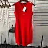 Altın Düğme Tasarımcıları Kadınlar Elbise Yuvalar Tişörtleri Mektup Baskı Bayanlar Seksi İnce Sıkı Elbiseler231G