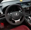 Lexus ES240 350のためのDIYの注文の手縫い革スエードの車のステアリングホイールカバーIS250 RX LX570自動車アクセサリー