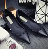 Ladies Dress Shoes Stud Sandals Studs Women Flats Sexig spetsig designer Naken Fashion Wedding Studs Plus Size 34-43