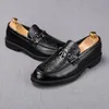 Men clássico Black Men Ribbon Polished Leather Dress Shoes Luxury Style Slip no noivo especial do noivo Oxford H19