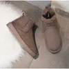 Botas planas para la nieve para mujer, botas cortas peludas de felpa para mantener el calor, botines ligeros de suela suave informales, zapatos para mujer, zapatos de invierno de talla grande 42 Y1018