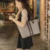 2021 새로운 여성 숄더 메신저 가방 작은 대용량 고품질 PU 소재 도매 패션 숄더 백 핸드백 토트
