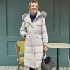 Vinter Kvinnor Lång Vit Duck Down Jacket Varm Big Real Fox Fur Hooded Coat Solid Argyle Kvinna Overcoat 210430