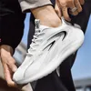2021 Running Skor Tjocklöst Ljusmän Vit Svart Sommar Koreansk Fashion Casual Sko Storstor Andningsbara Sneakers Run-Shoe # A00022